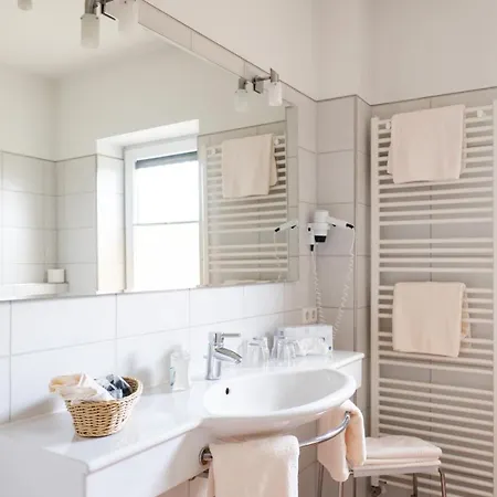 호텔 Land-gut-hotel Restaurant Kreuz Meyer 슈투어