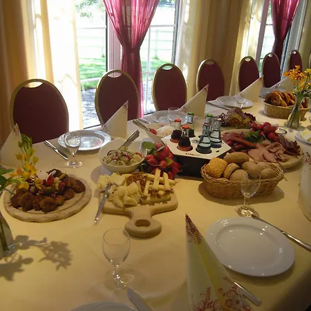 호텔 Land-gut-hotel Restaurant Kreuz Meyer 3*