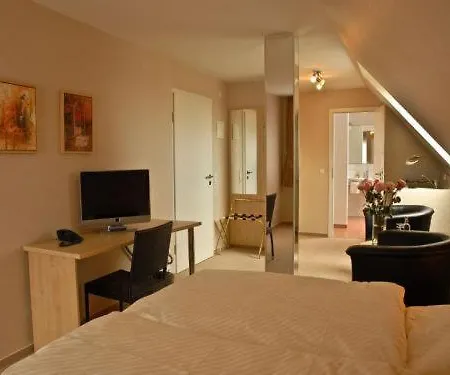 Land-gut-hotel Restaurant Kreuz Meyer 3* 슈투어